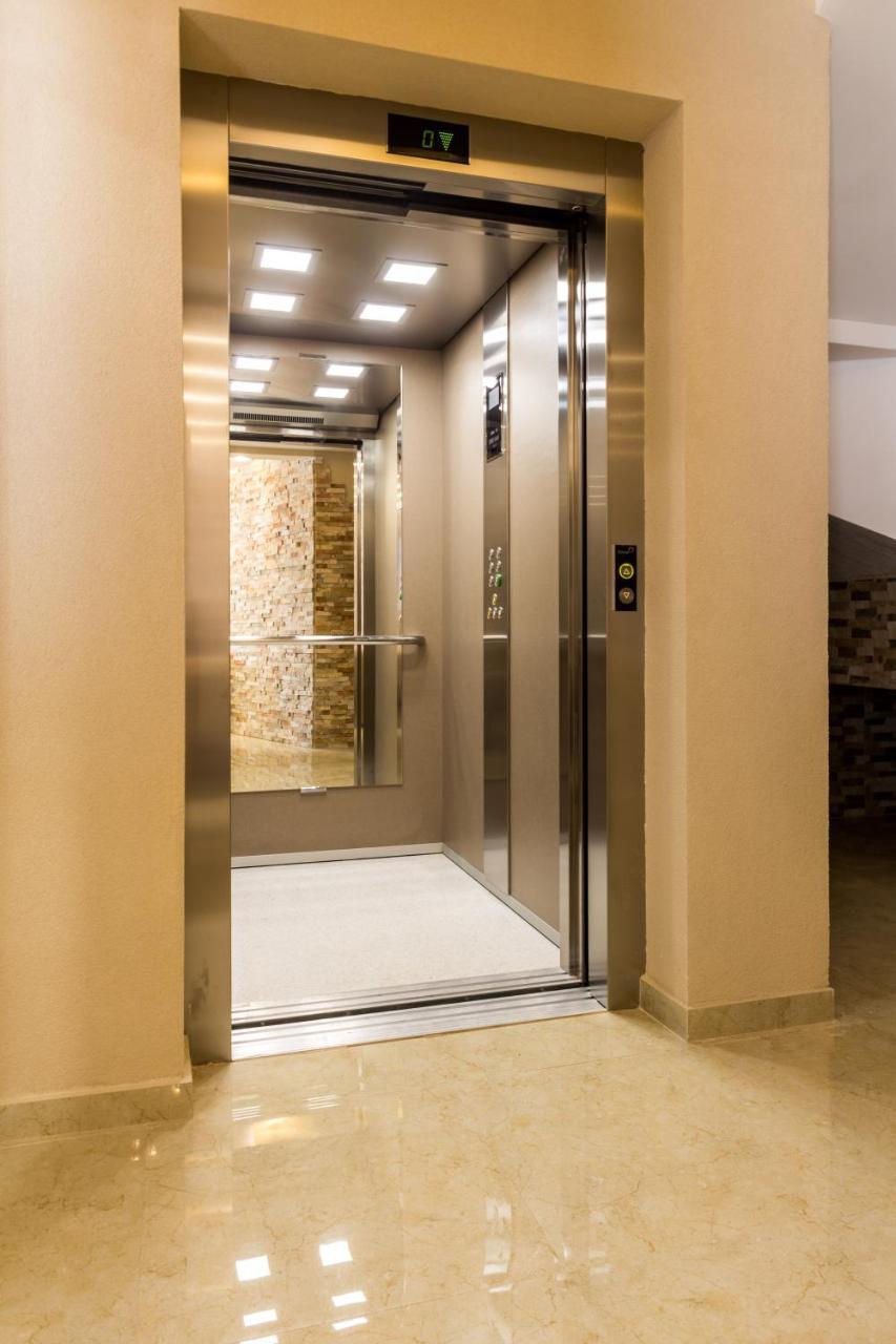 Adriatik Lux Apartments Будва Екстер'єр фото