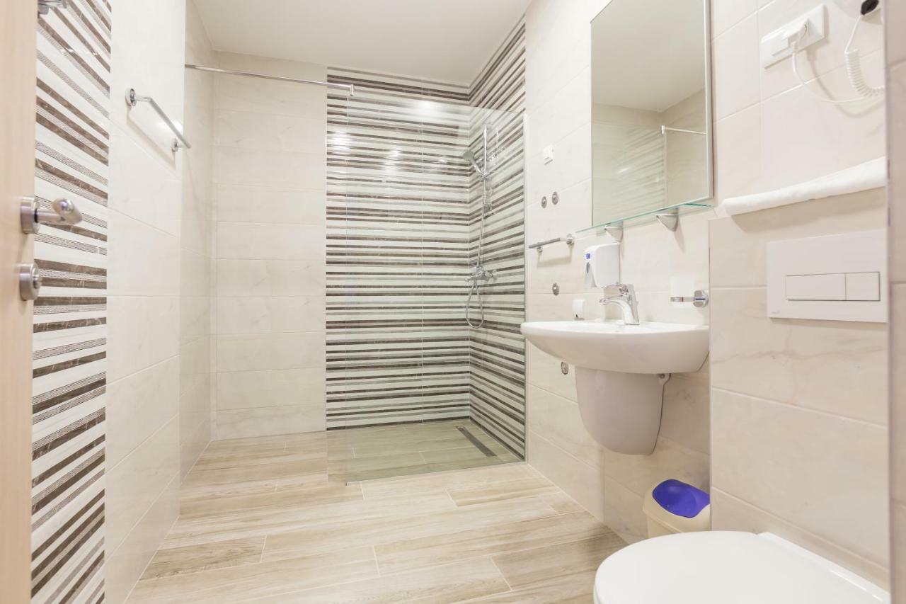 Adriatik Lux Apartments Будва Екстер'єр фото